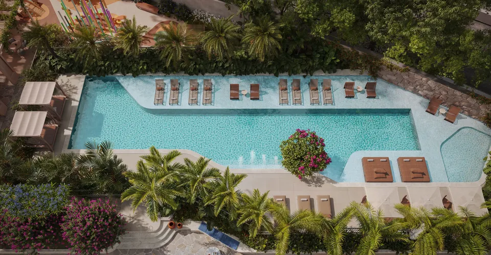 Vista aérea da piscina e áreas de lazer do Kronos